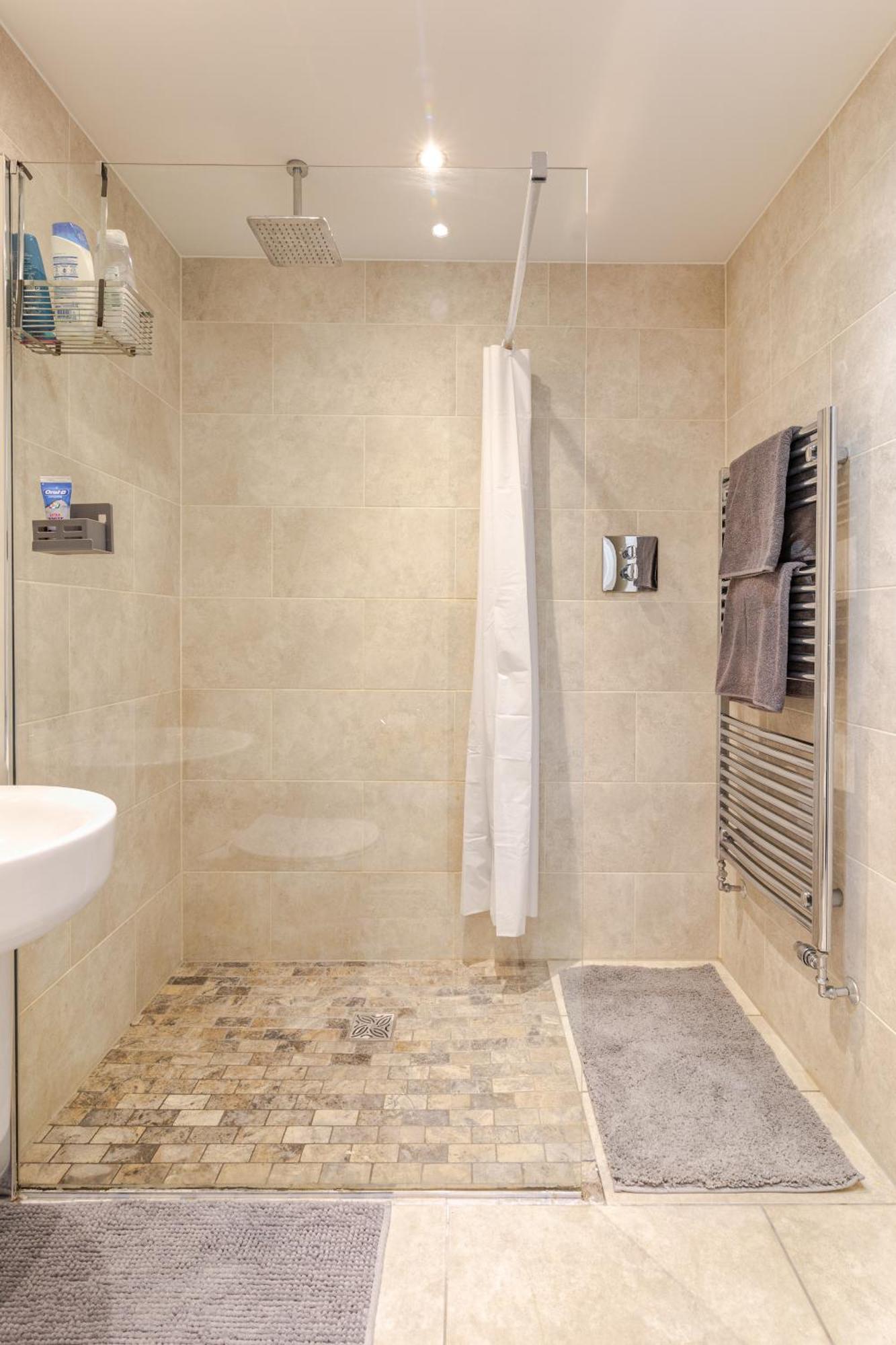 Large Double Room & Private Ensuite Bathroom, Badbury Park, Swindon, Near Great Western Hospital Luaran gambar
