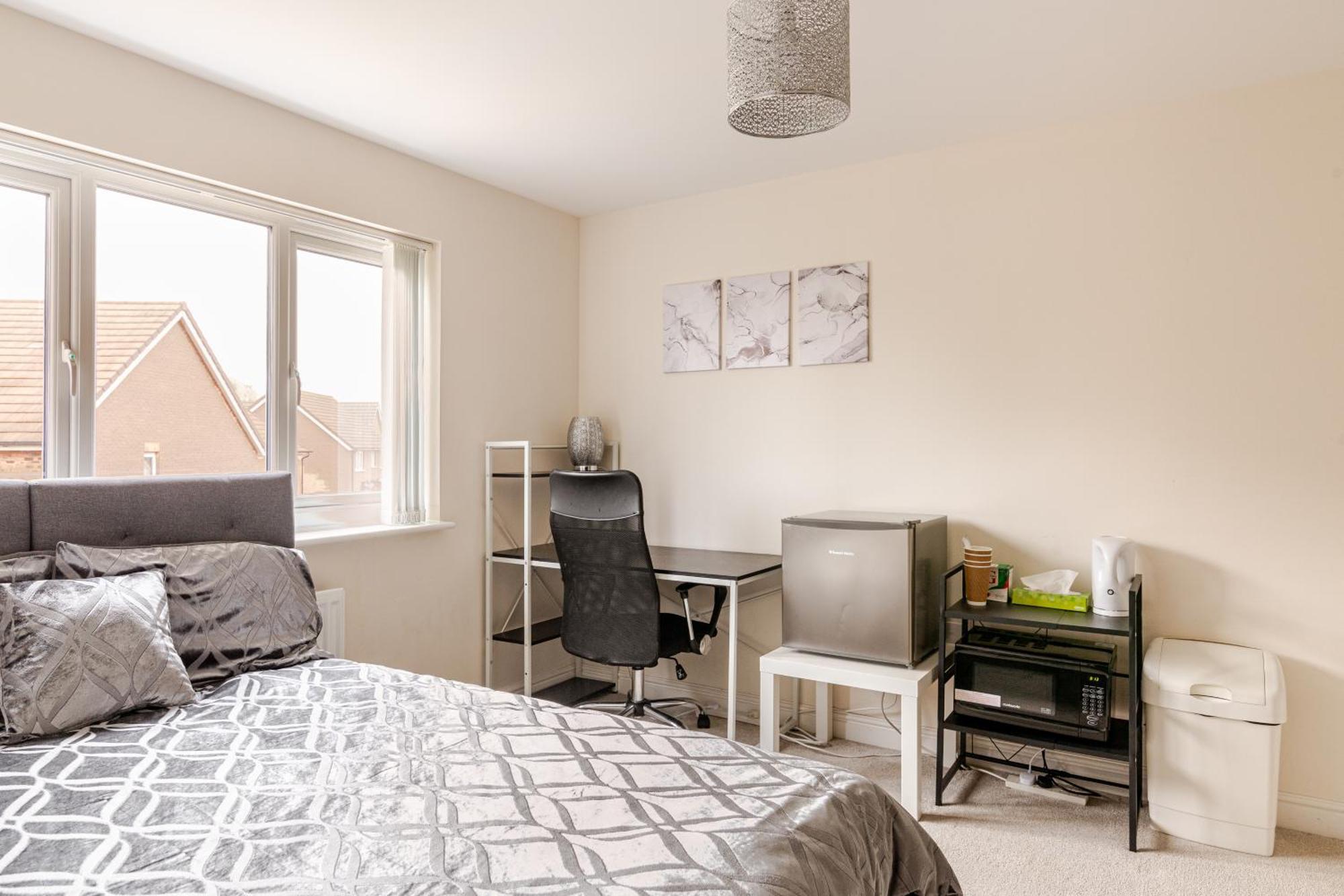 Large Double Room & Private Ensuite Bathroom, Badbury Park, Swindon, Near Great Western Hospital Luaran gambar